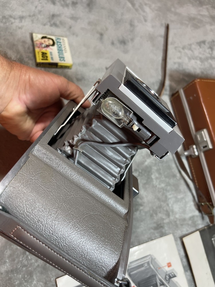 POLAROID LAND CAMERA MODEL J66 !! UNTESTED.