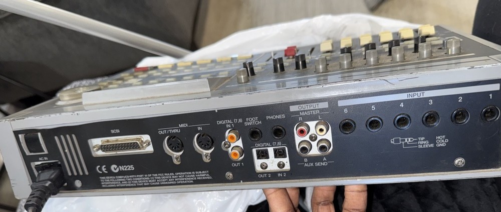 ROLAND VS-880EX Digital 8-Track Digital Studio Workstation