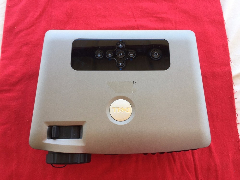 Dell DLP Front Projector With Case, Power Cable, and Remote