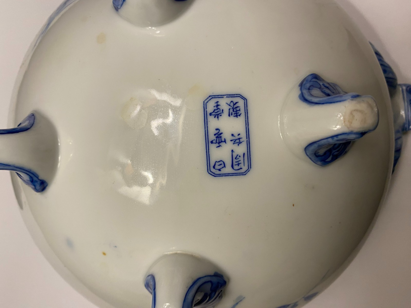 Vintage early 1900s blue white 2-handled 4-footed soup tureen w/ lid