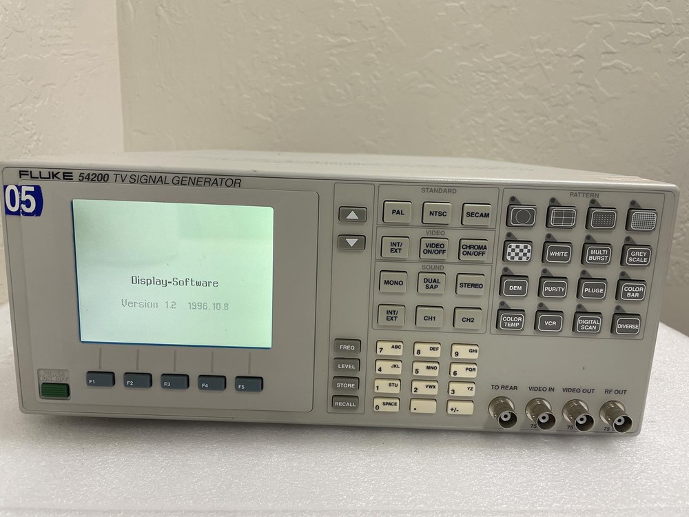 FLUKE 54200 TV SIGNAL GENERATOR