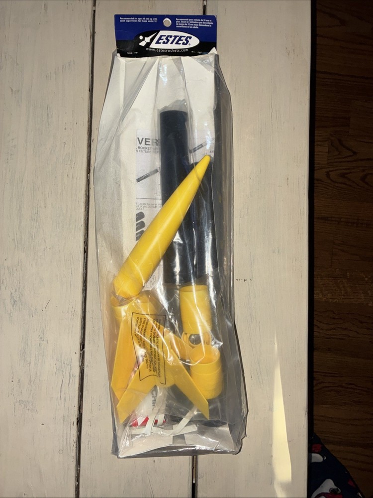 Estes #2029 Converter Flying Model Rocket  Kit Skill Level E2X