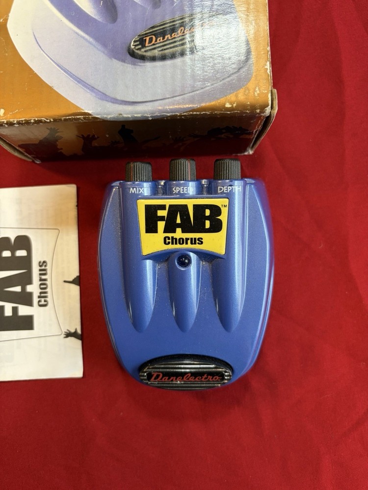 Danelectro FAB Chorus Effects Pedal Tested With Box (READ)