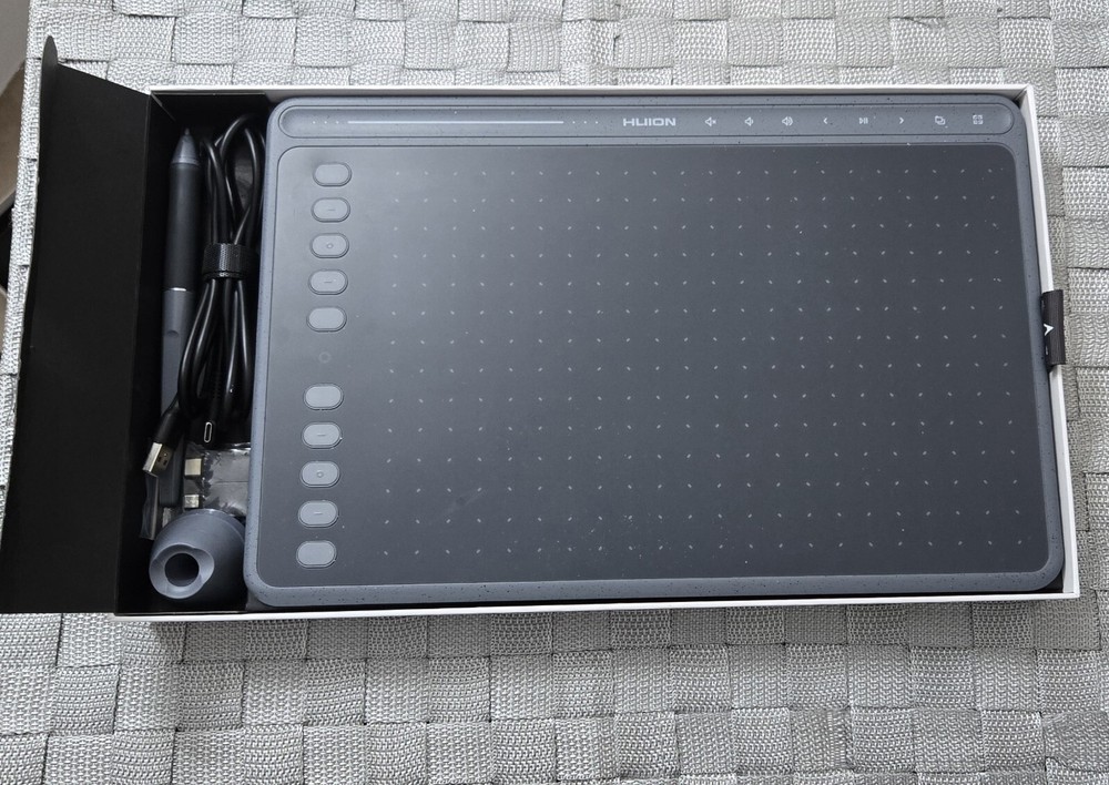 Huion Cambas Pro HS611.