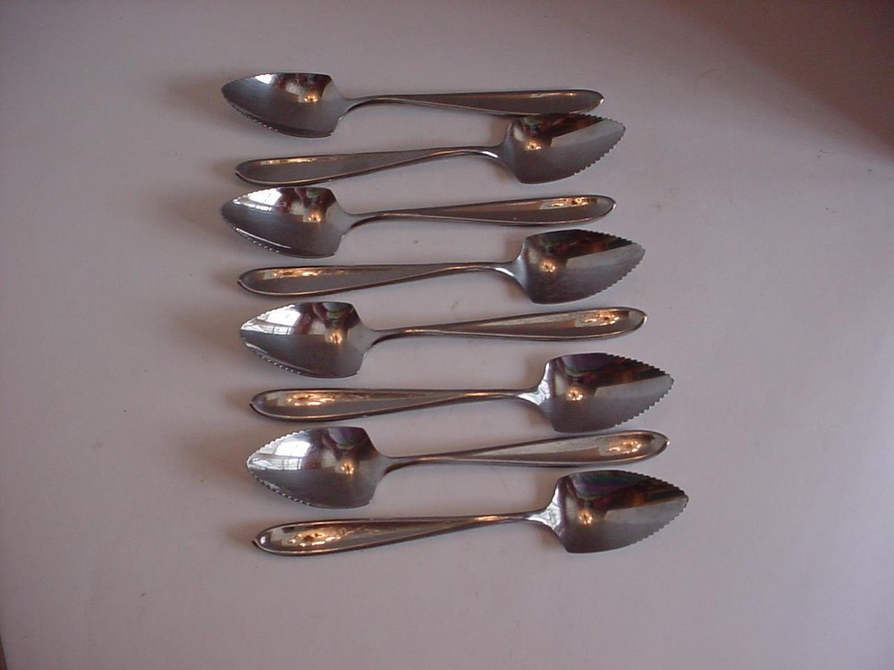 (8) Fruit / grapefruit spoons in the Cascade pattern Towle Supreme Stainless