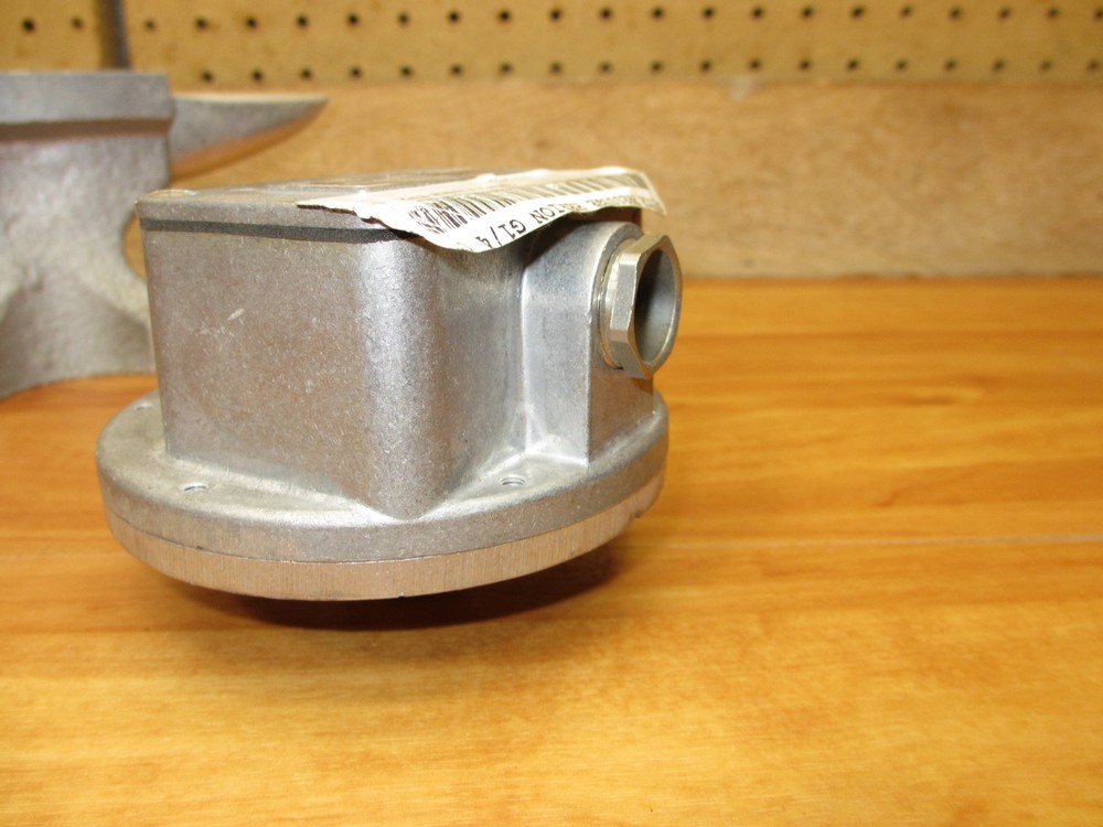 Herion 0823111 *NEW OLD STK* Pressure Switch