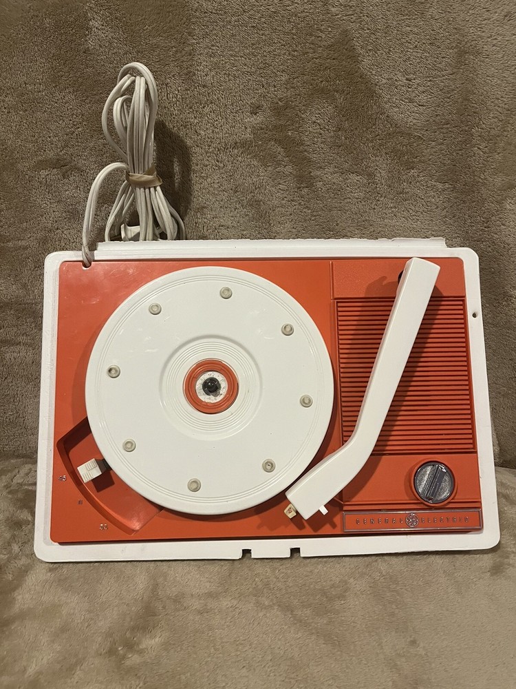 Vintage General Electric Solid State Record Player V211 NOT TESTED missing Lid