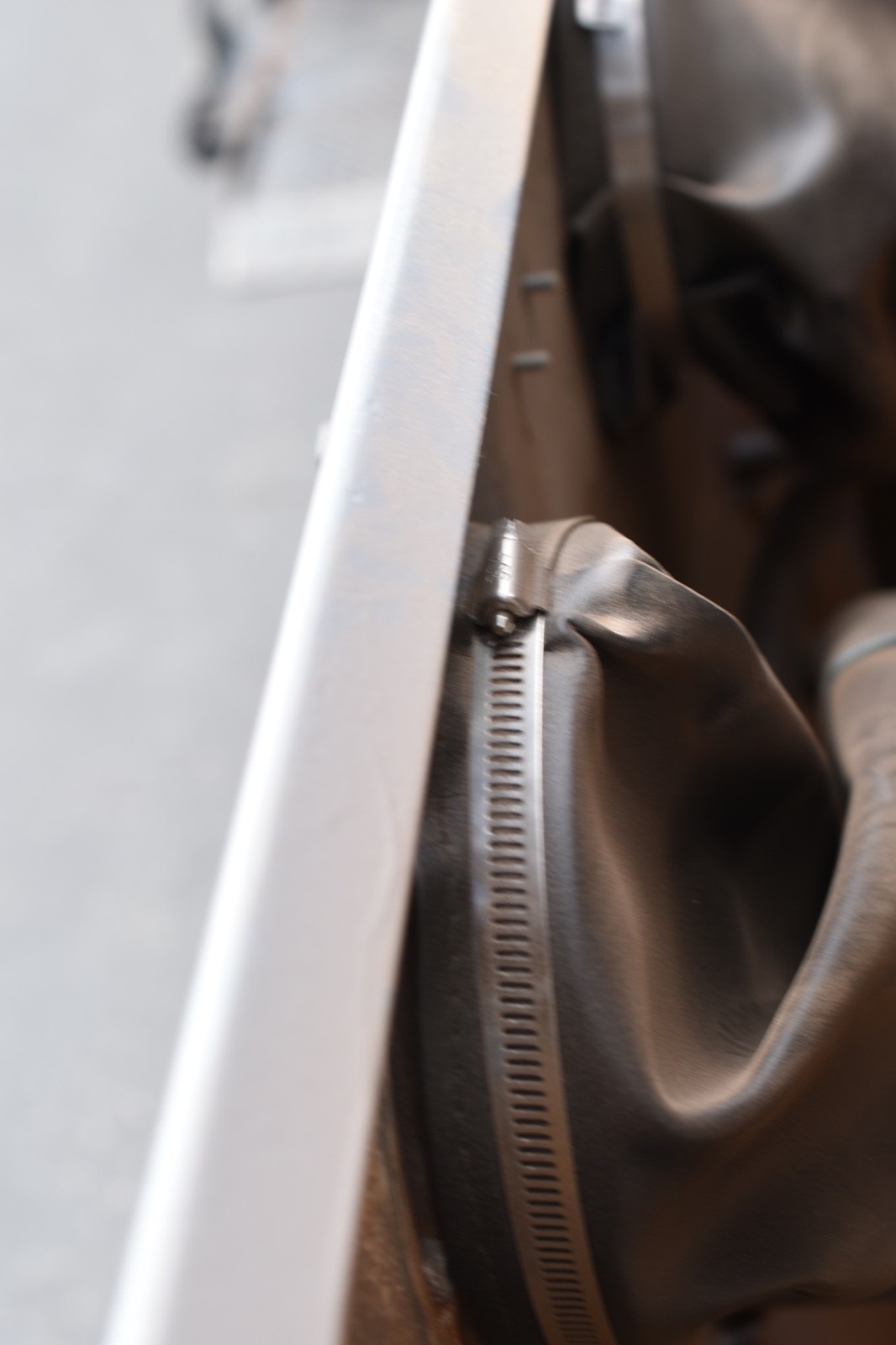 Trinco 36 BP sand blast cabinet with dust collector