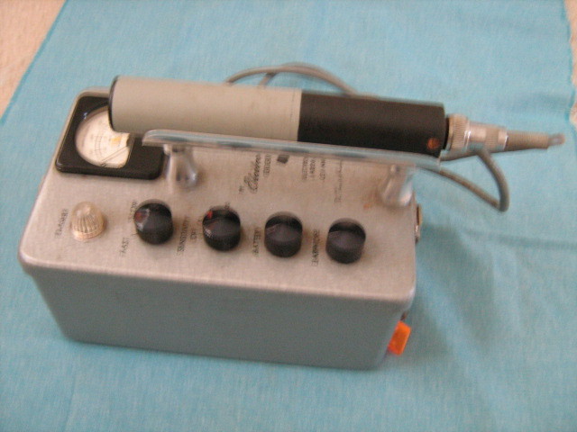 VINTAGE COLD WAR RADIATION ELECTRO-COUNT GEIGER COUNTER