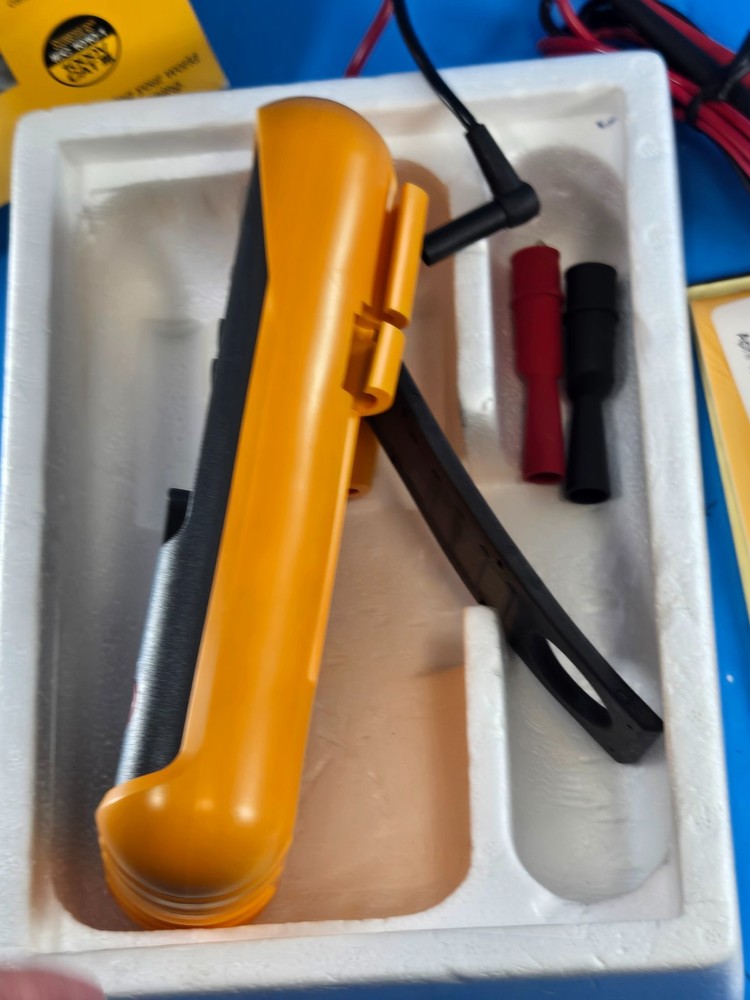 Fluke 787 ProcessMeter Calibrator Meter Multimeter , New