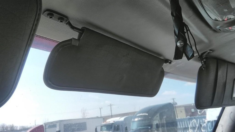 Replaces 2005 PETERBILT 387 INTERIOR SUN VISOR ,  OH
