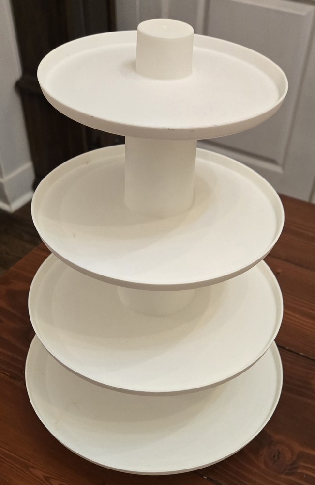 Wilton 4 Tier Cupcake Holder.     (E48)