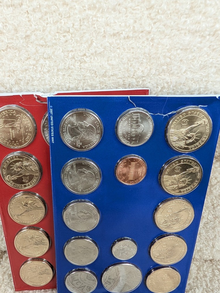 2007 P & D US Mint Complete Uncirculated Set 28 Coins w/ COA *Damaged Packaging*