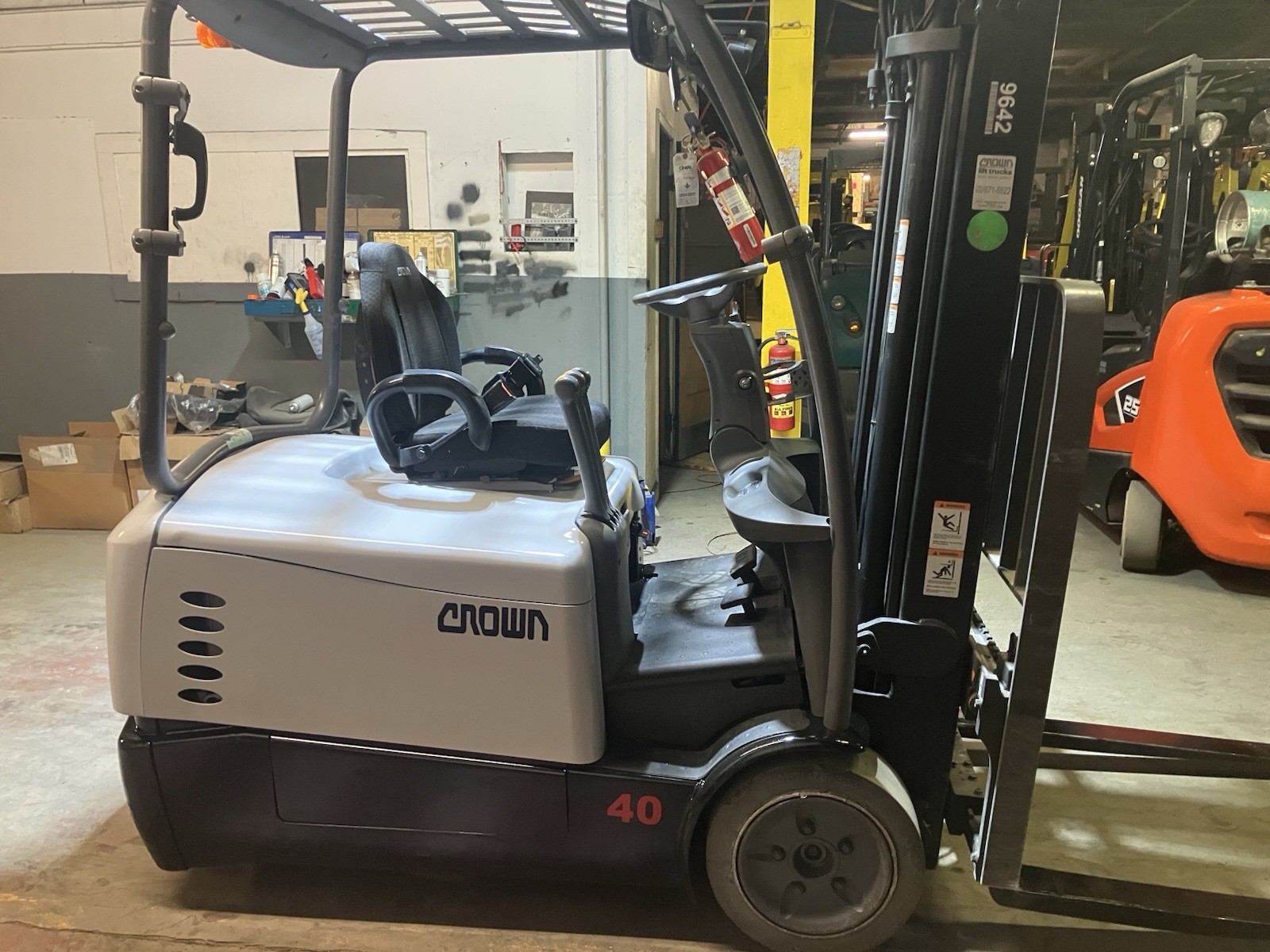 2021 Crown 4000 LB Forklift With Side Shift and Triple Mast Model SC5215-40