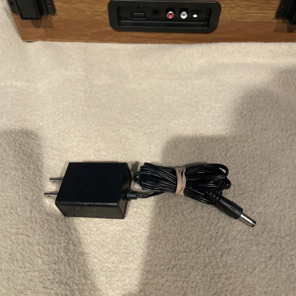 (Excellent Condition) Wockoder Turntable Player - Wooden (TESTED)