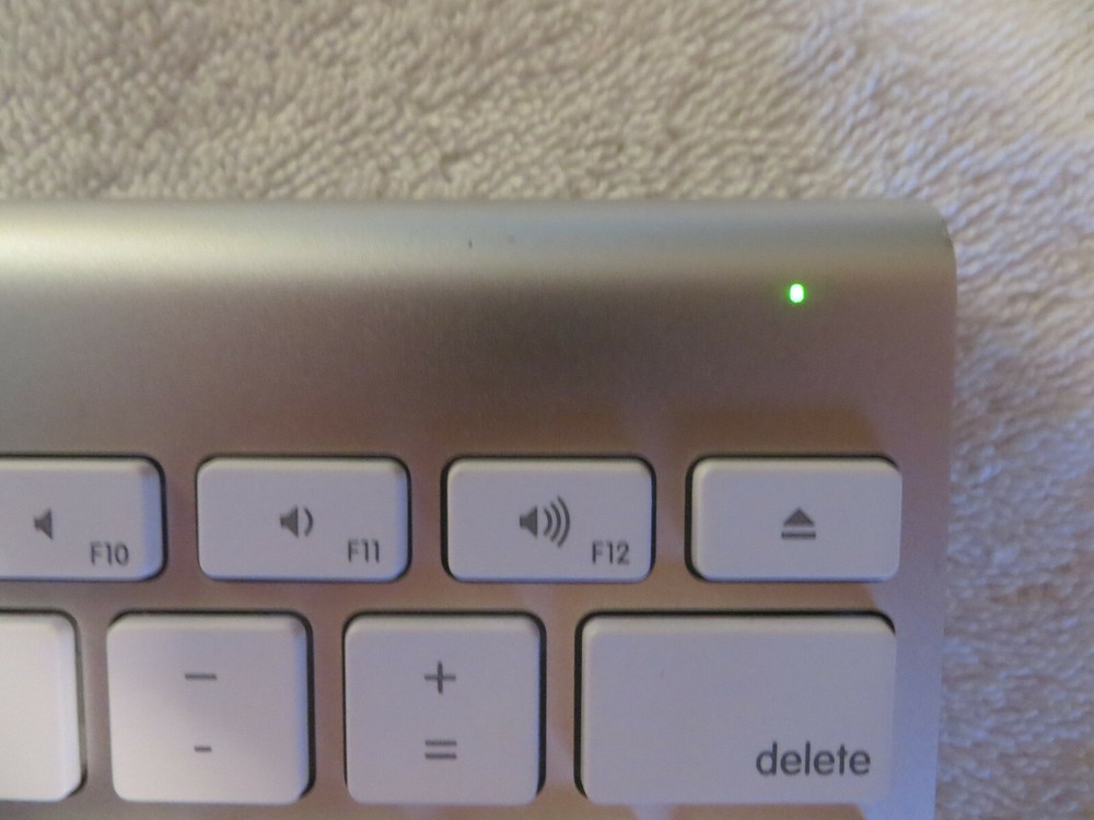 APPLE A1314 WIRELESS BLUETOOTH KEYBOARD-US ENGLISH