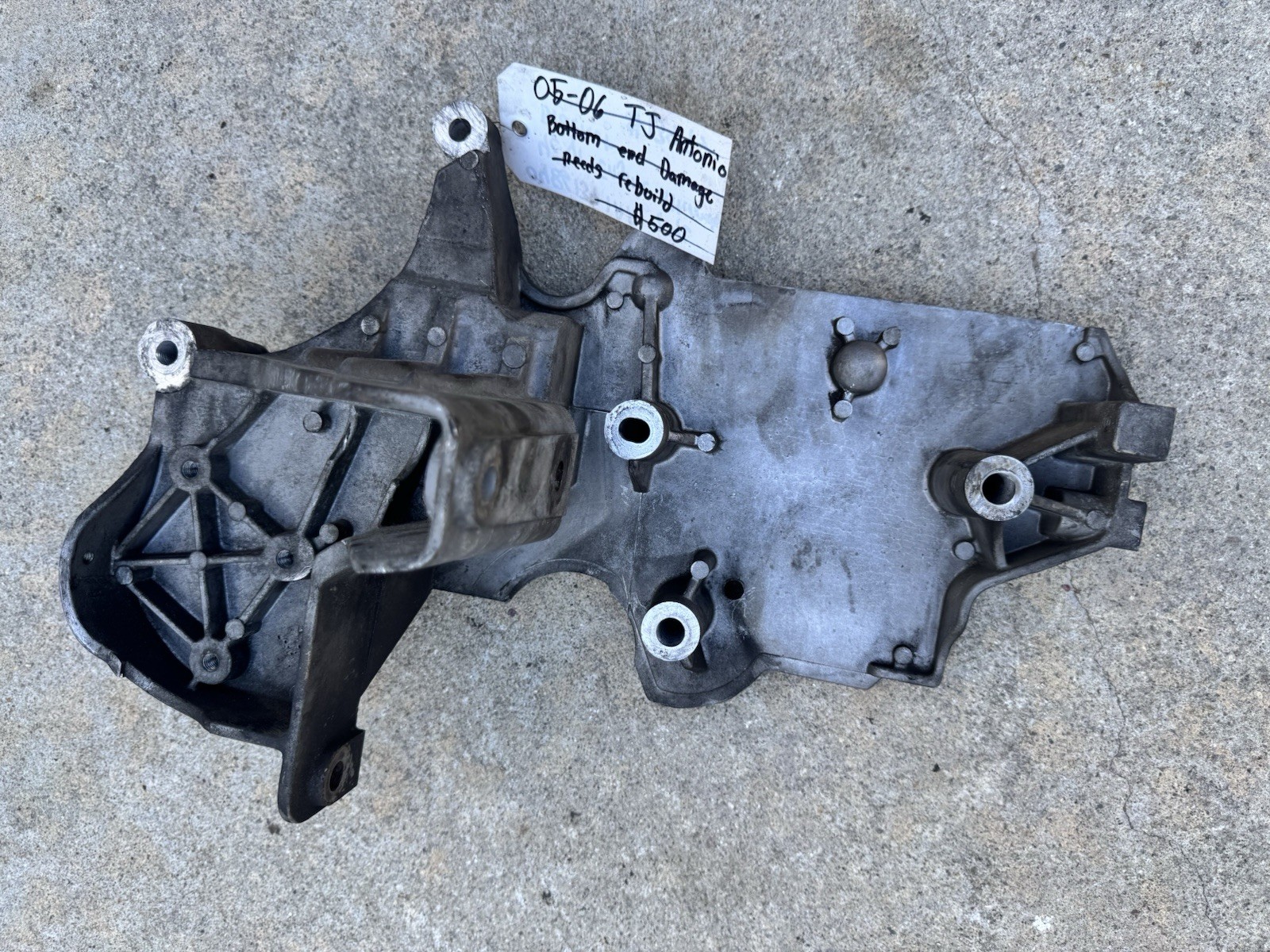 Jeep Wrangler 2.4L 4cyl Engine Alternator Bracket 04861371AA