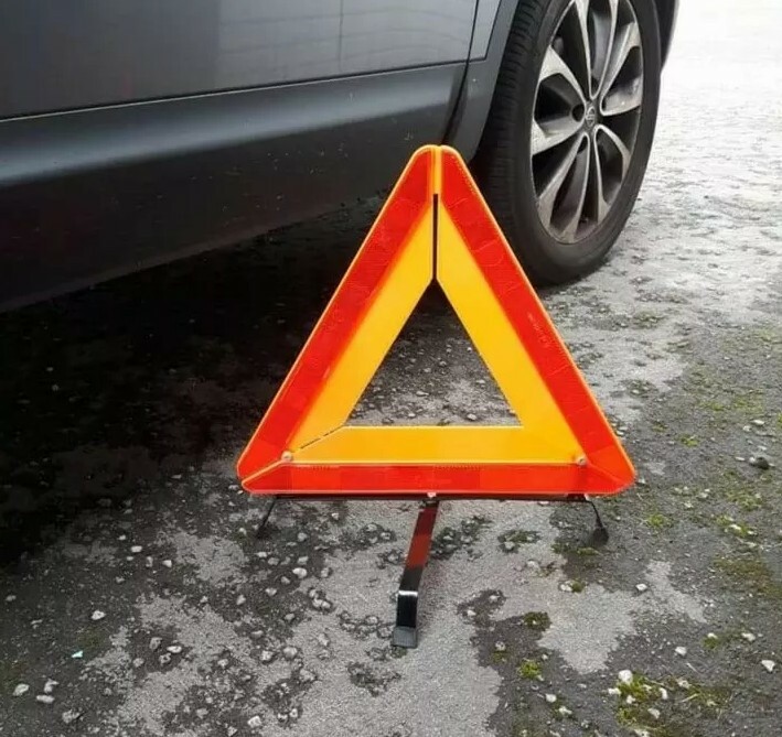 Simply Foldable Warning Triangle