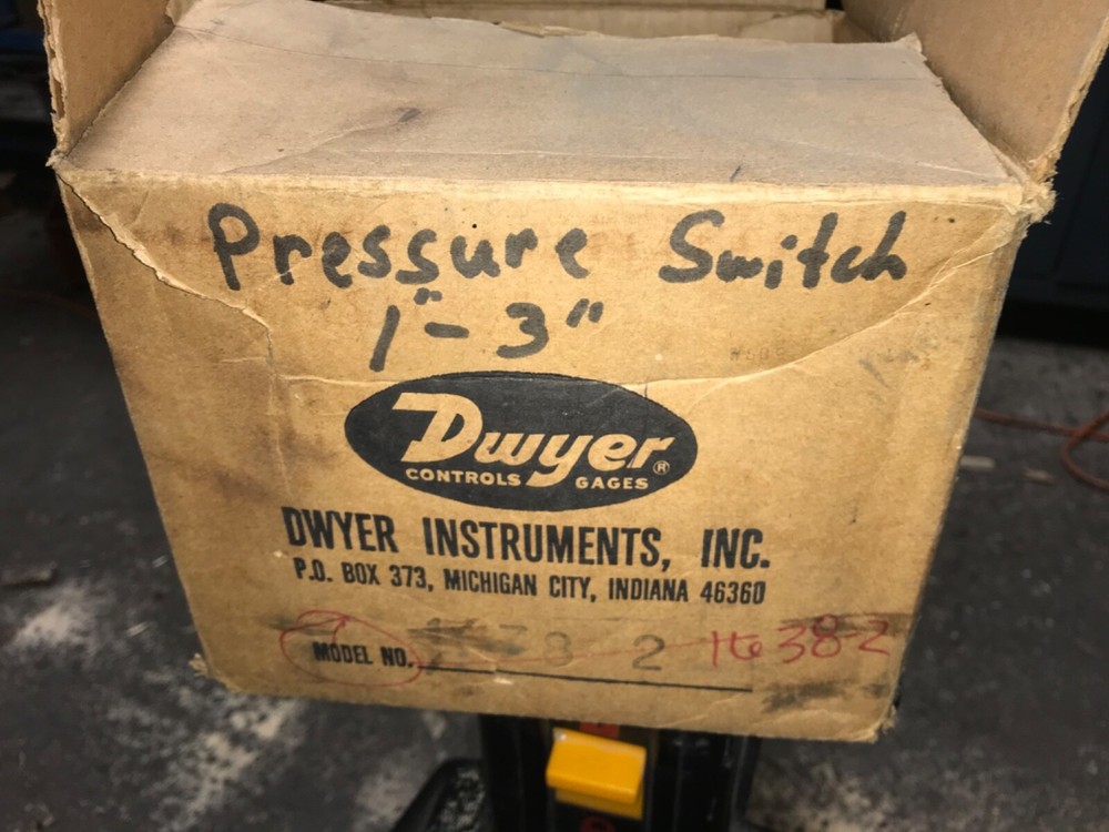 Dwyer Pressure Switch, #1638, NOS, (DR-4590)