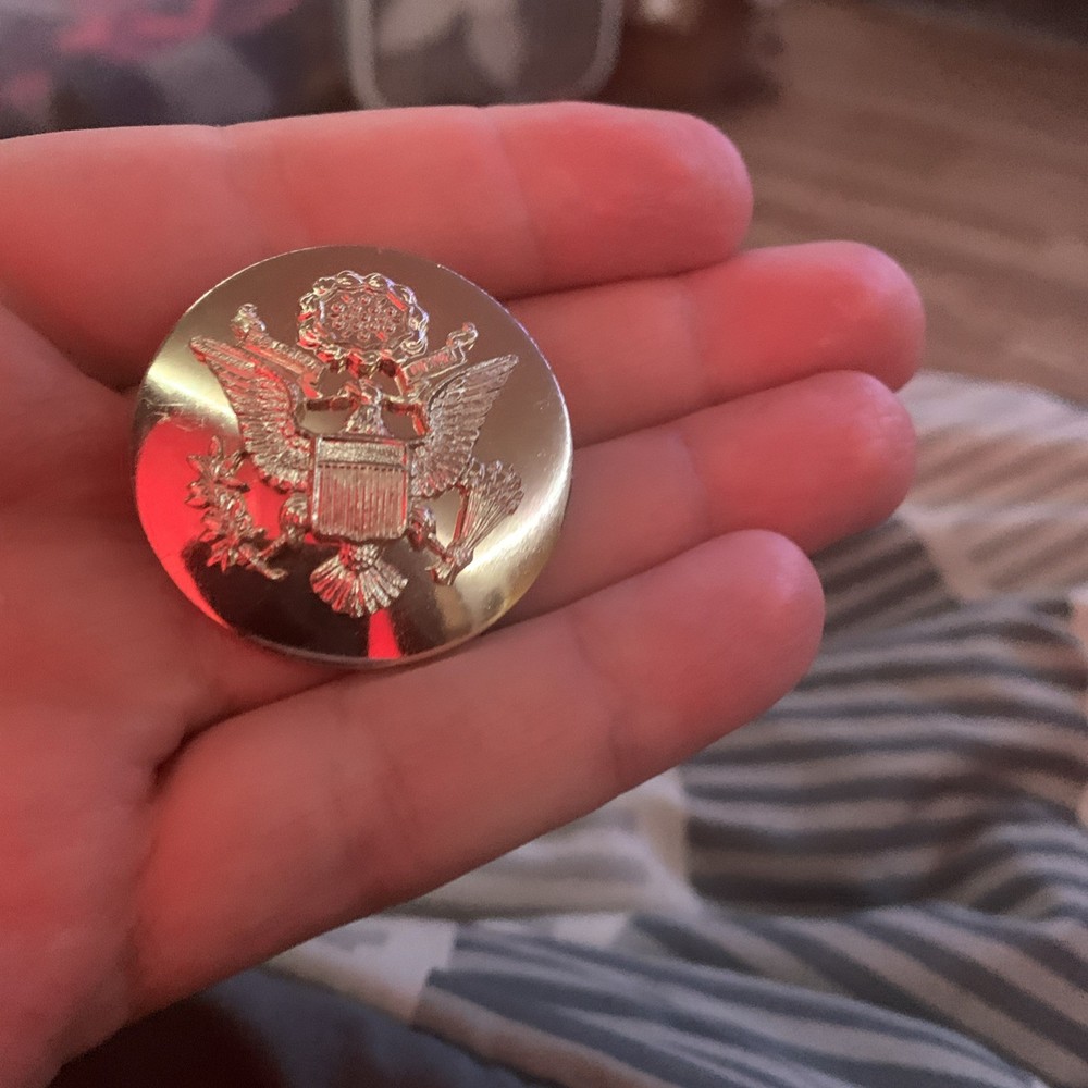 US Army Two Piece Screw Back Hat Badge