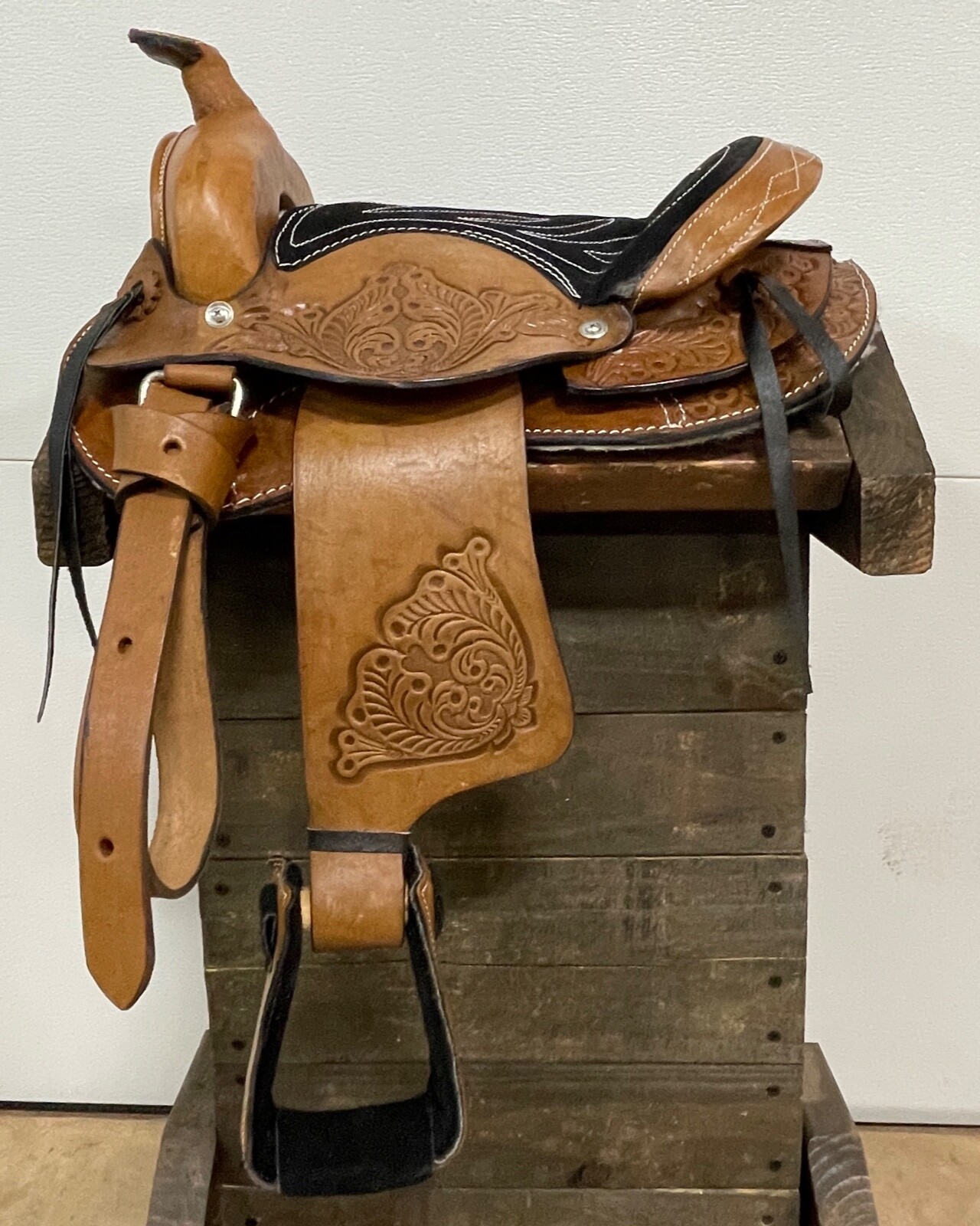 Used 10" Brown Leather Pony Kids Round Skirt Saddle