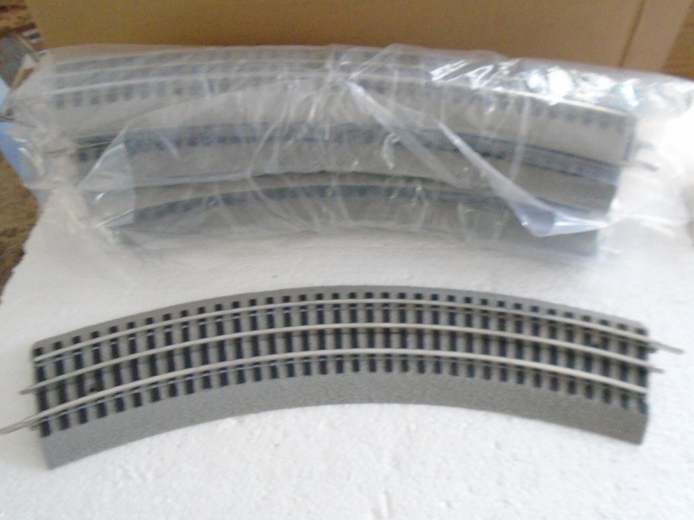 NEW 8 SECTIONS LIONEL FAST-TRACK O-36 FULL CURVE