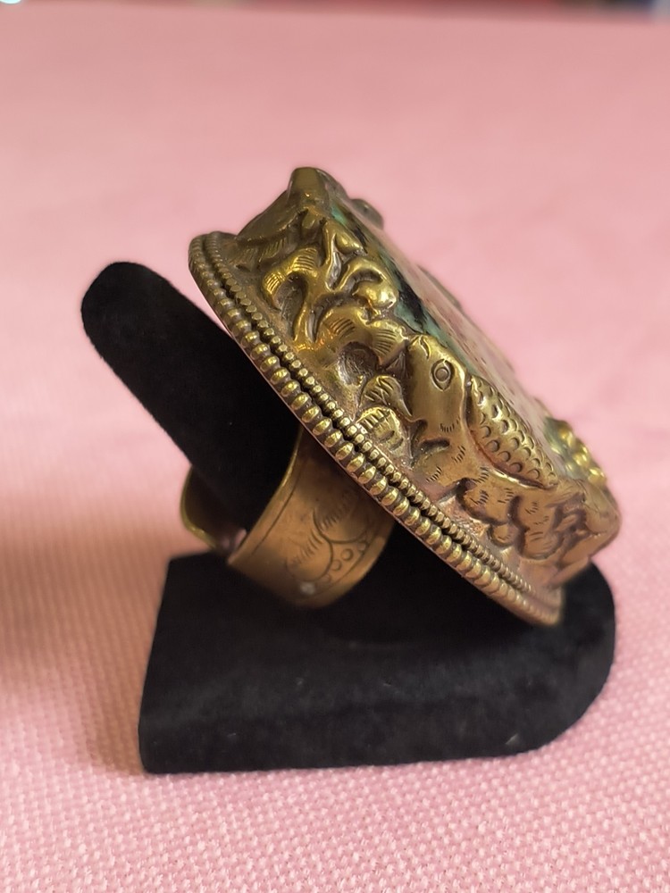 Oval Large LABRADORITE GEMSTONE TIBETAN Animal DESIGN Adjustable Statement RING