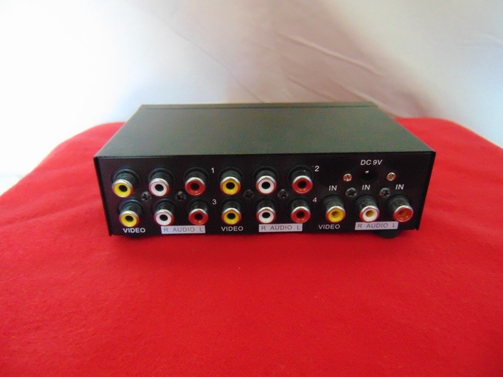 Maituo 4 Port Video Audio Splitter