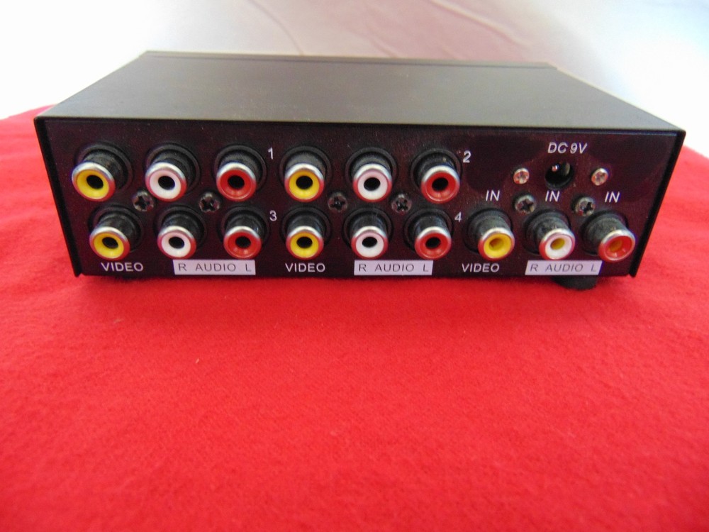 Maituo 4 Port Video Audio Splitter