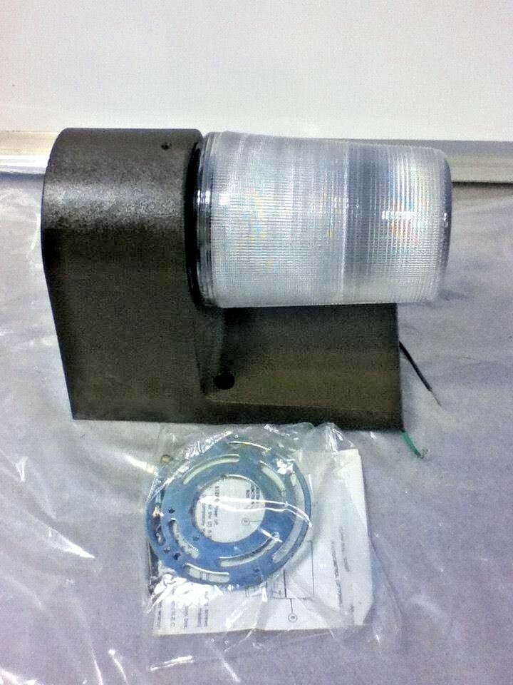 Hubbell NRG-121 LIGHT FIXTURE