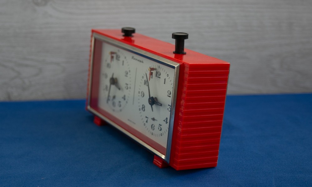Vintage soviet chess clock / USSR Chess clock AMBER RARE red