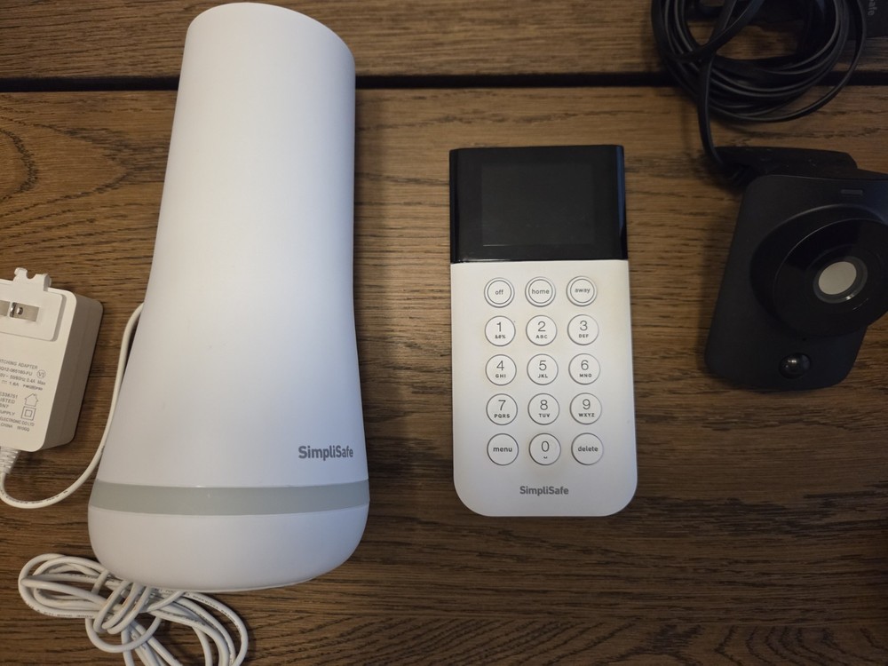 SimpliSafe Alarm System. Many Extra Devices Included