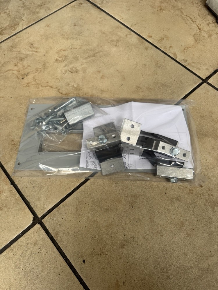 SIEMENS MOUNTING HARDWARE BBKQ2 P3 PANELBOARD KIT QJ BREAKERS.