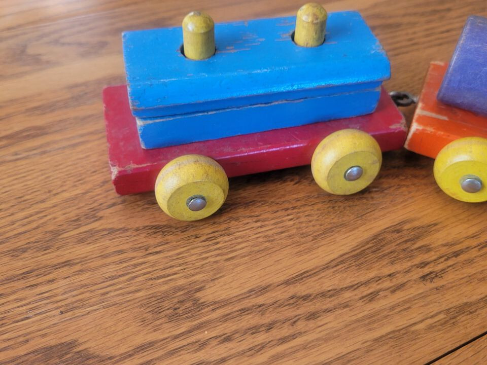 VINTAGE PLAYSKOOL WOODEN TRAIN PULL TOY