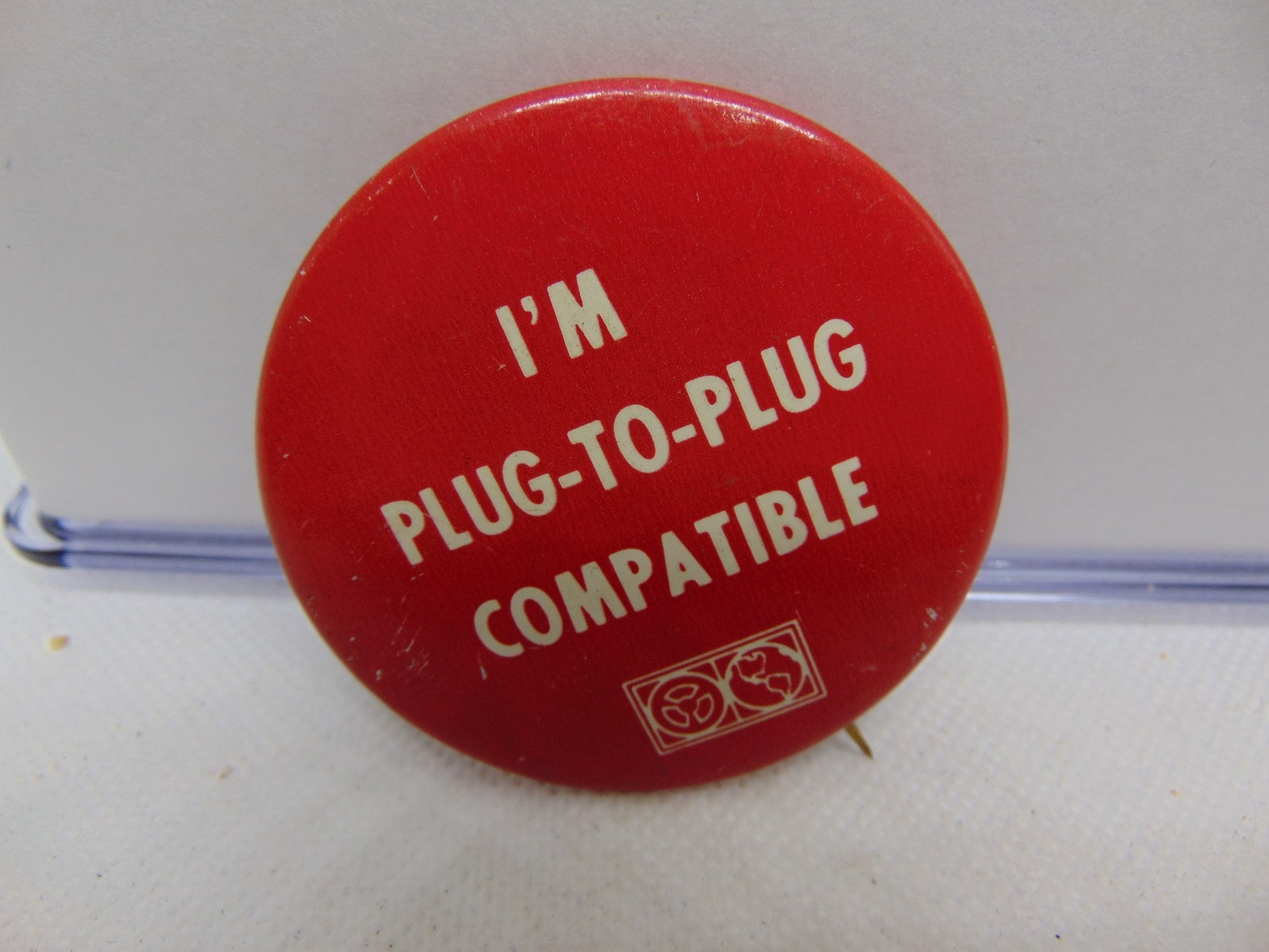 Vintage Computerworld Magazine Pinback Button I'm Plug to Plug Compatible
