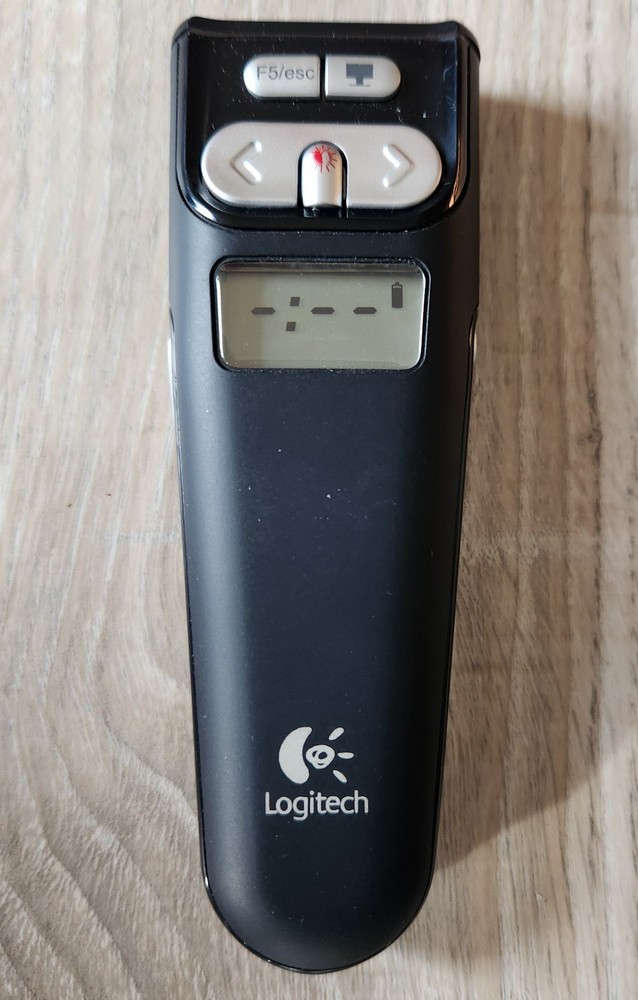 Logitech R-RB5 Cordless 2.4 GHz Laser Pointer Presenter LCD Timer 50 Range