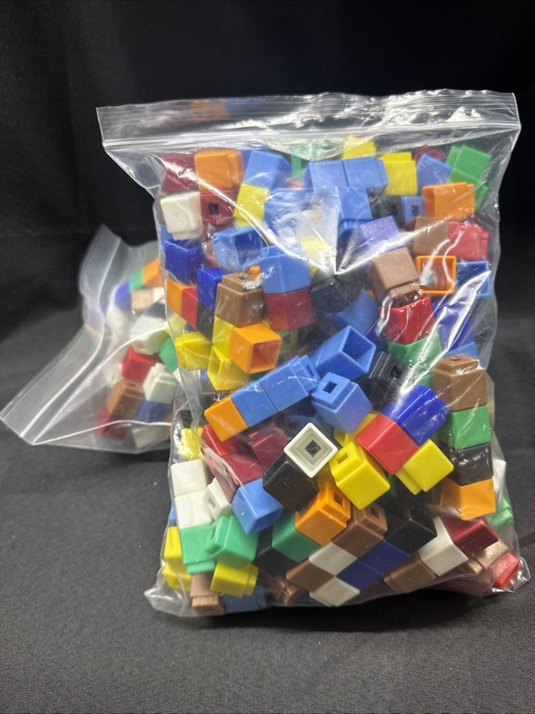 Unifix Cube Set Counting Blocks. 3lbs 11oz About 600-800 Cubes