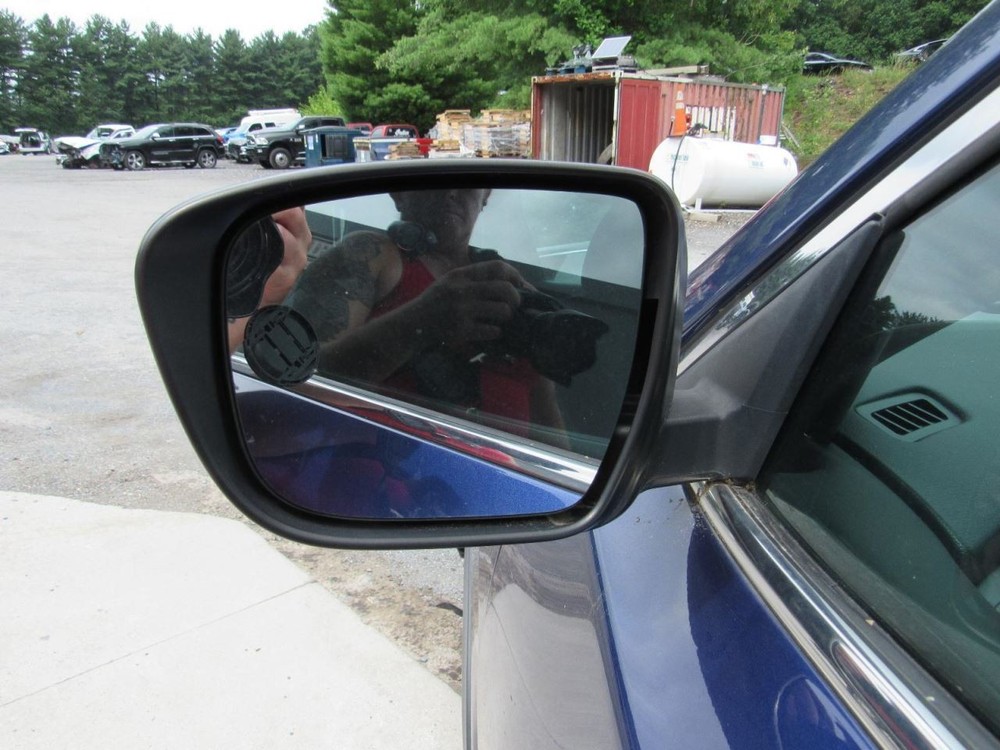 ROGUE 2018 Glove Box 1063559