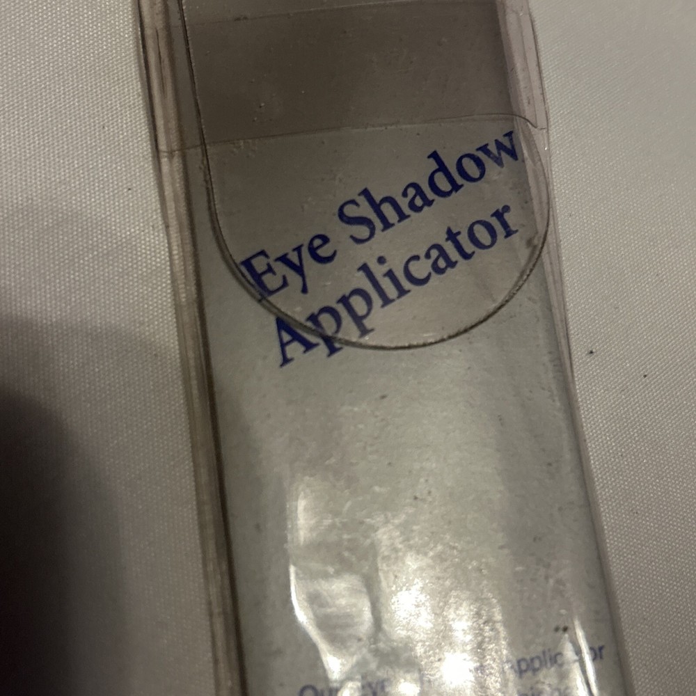 Targeted Placement Sponge Blending Eye Shadow Brush W/2 Extra Replacement Tips N