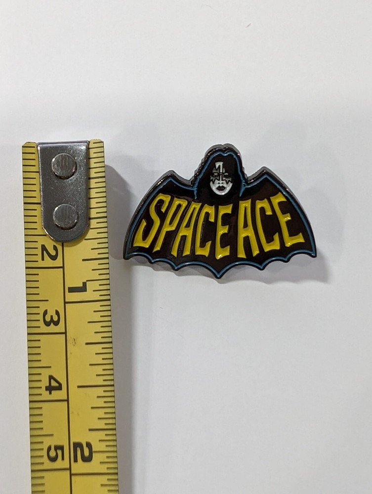 KISS MEMBER (ACE FREHLEY) "SPACE ACE" ENAMELED LAPEL PIN Heavy Metal Brooch Pin