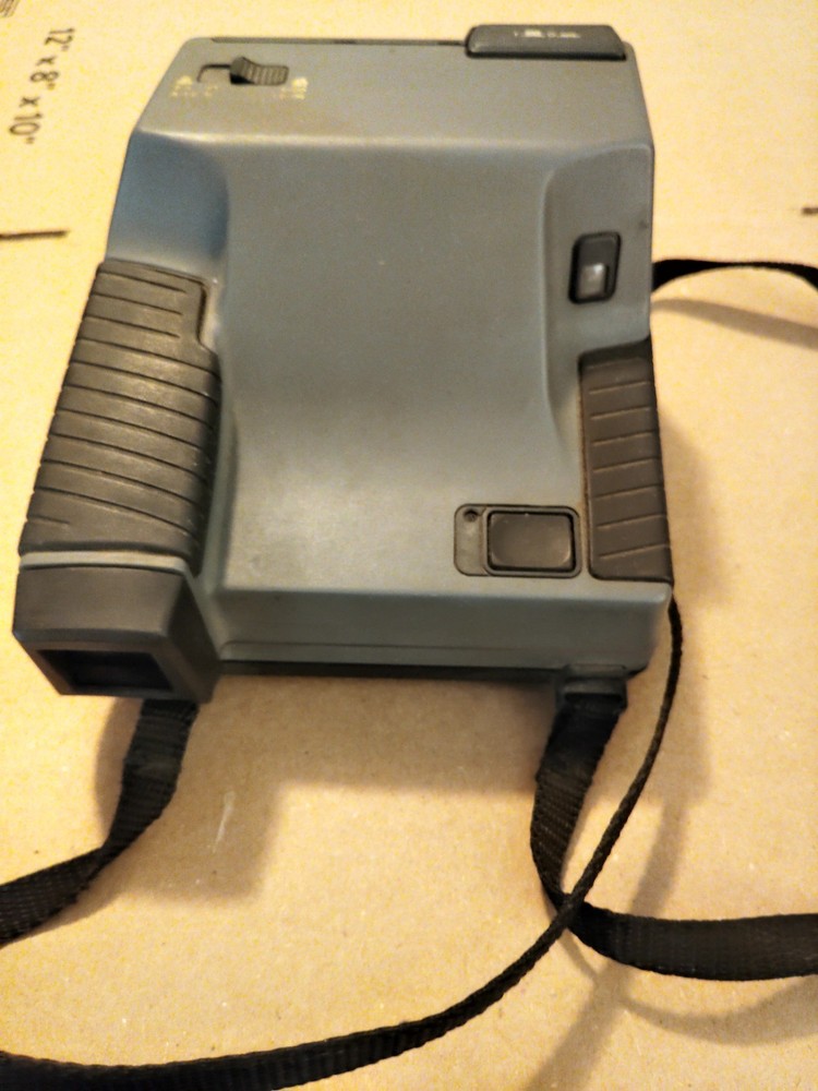 Vintage Polaroid Impulse 600 Camera | Gray | Pop-Up Flash Untested