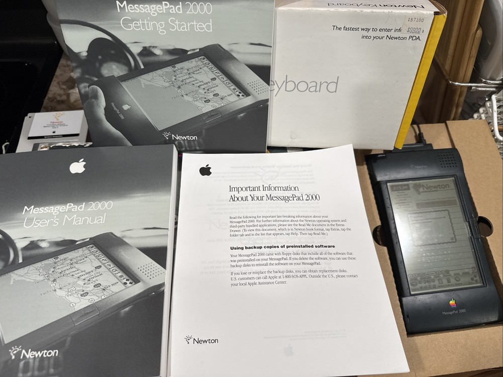 Newton/ Apple MessagePad 2000 Bundle