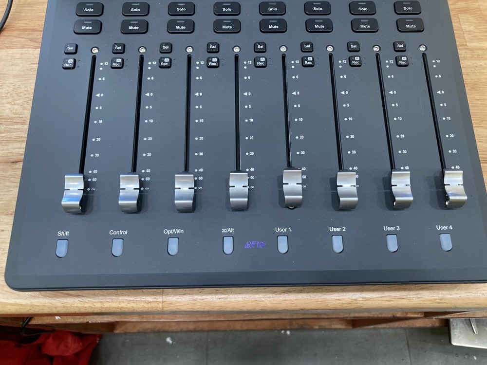 AVID S1 COMPACT 8-FADER CONTROL SURFACE-GOOD CONDITION!!!!