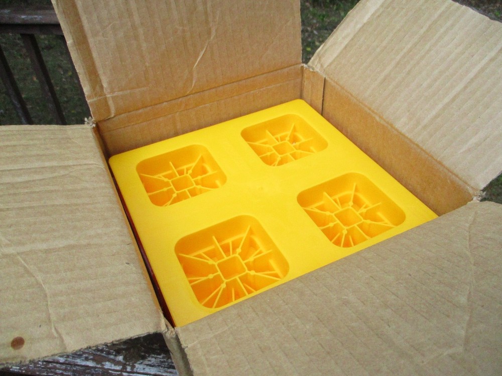 Camco Heavy Duty RV Leveling Blocks Durable Resin Interlocking Blocks Stack (10)