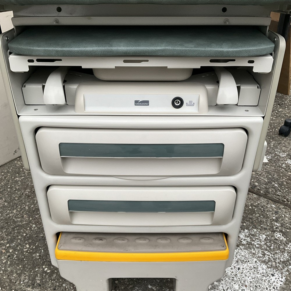 Pre-Owned Midmark 604-002 Exam Table Excellent Condition