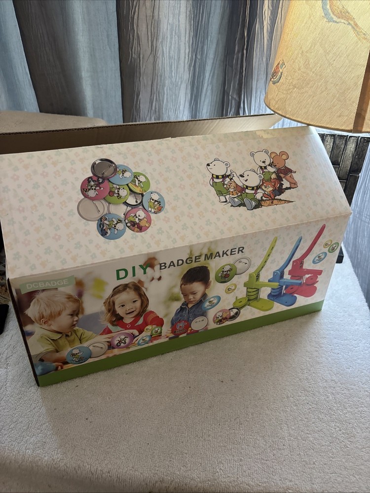 Childrens DIY Button/Badge maker Model 108. NEW