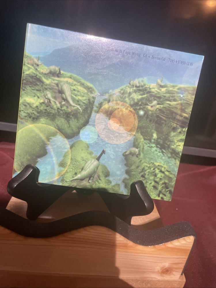 王菲唱遊.紅豆首年版CD所有$45以下CD $100四張請信息溝通更優惠截圖給我發新的鏈接給你才下單合拼邮費謝謝