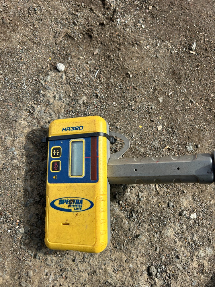Spectra Precision Laser Receiver HR320 w/bracket