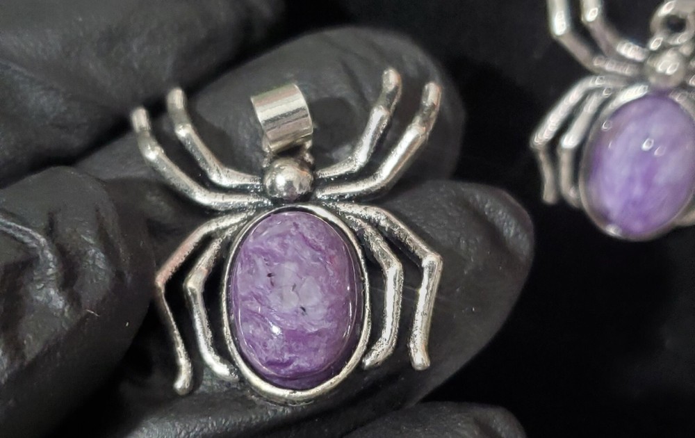 Spider Pendant Chorite