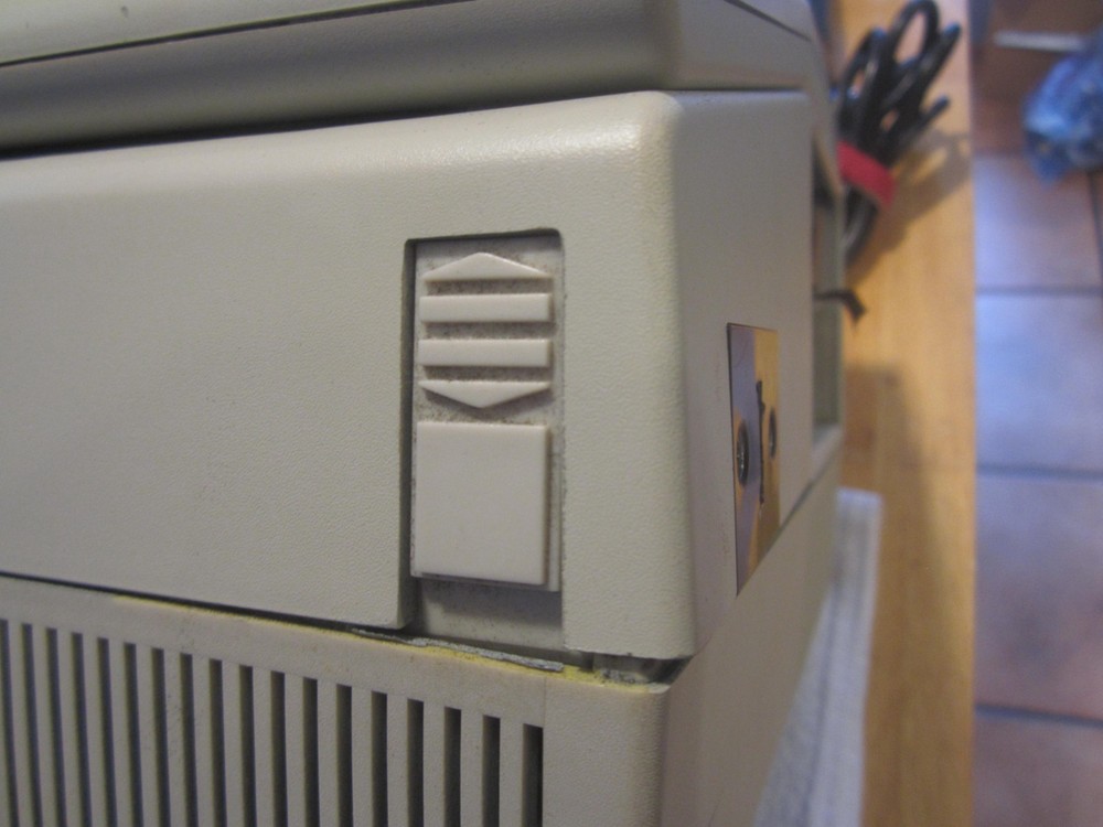 VNTG Zenith Data Systems ZFL-171-42 Portabl Personal Computer W/CASE - POWERS ON